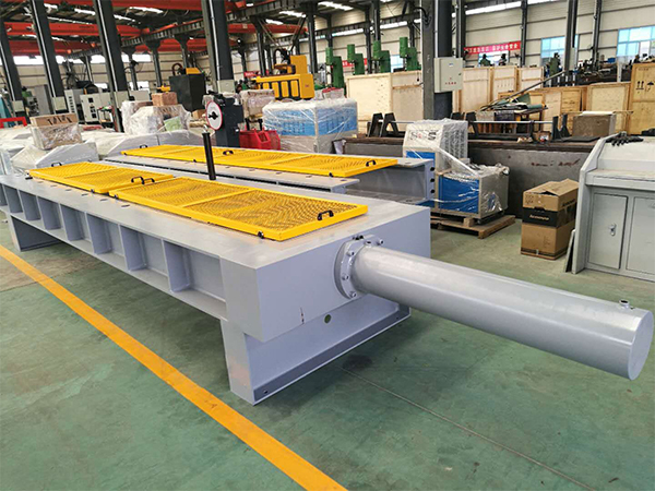 微機(jī)控制電液伺服臥式拉力試驗(yàn)機(jī) 車間圖